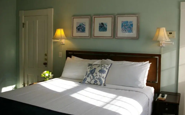 Carriage House Inn