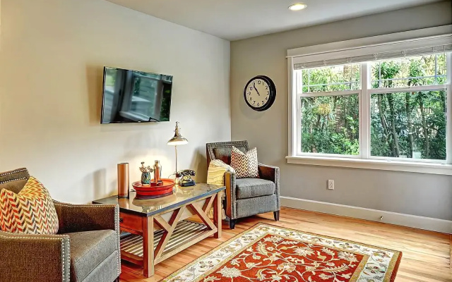 Rise and Shine Ravenna - Three Bedroom Home