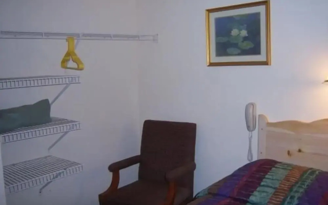 Summer Place Hotel