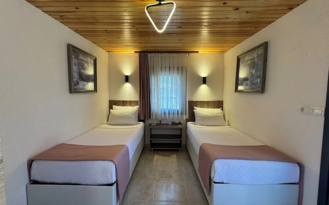 Le Petit Hotel ve Bağ Evi