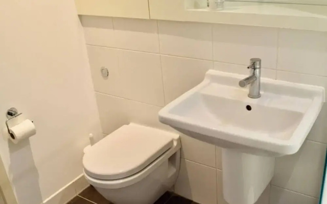 Modern 1 Bedroom Flat in Canary Wharf
