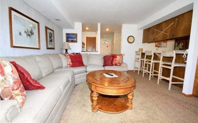 Discovery 4 #113 - 1 Br Condo