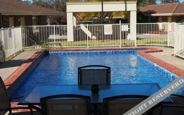 Jacaranda Motel & Holiday Units