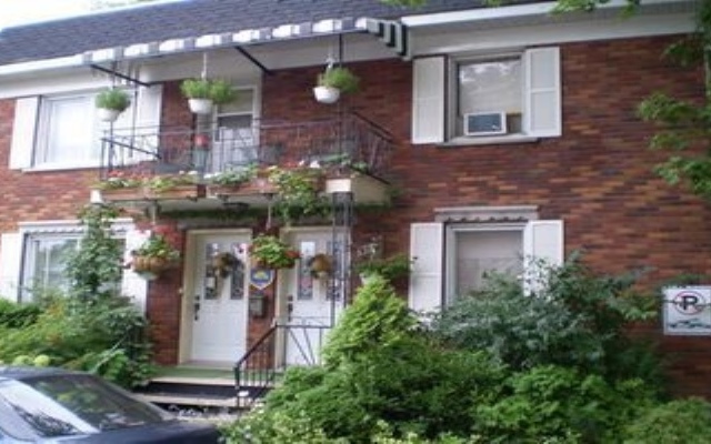 Отель L'Oasis du Vieux-Longueuil Канада, Лонгёй - отзывы, цены и фото номеров - забронировать отель L'Oasis du Vieux-Longueuil онлайн вид на фасад
