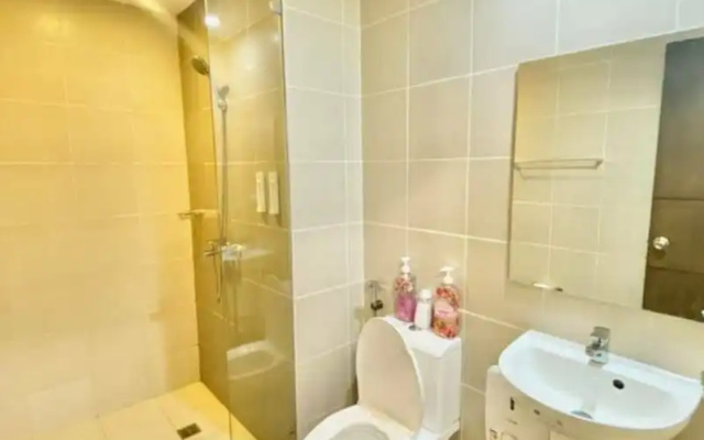 Cozy Iloilo City Condo With Shared Pool and Fitness Center