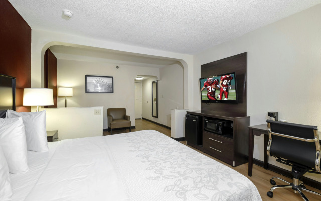 Red Roof Inn PLUS+ & Suites Opelika