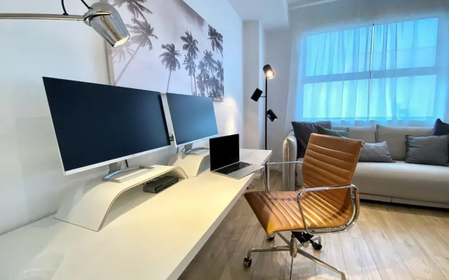 Oceanview Luxury With Dedicated Workspace