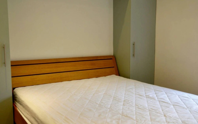 2 Bedroom Edinburgh Flat on Quiet Cobbled Street