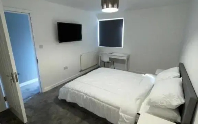 Double Room with Private Bathroom in Basingstoke