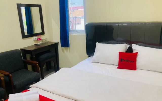 RedDoorz near Paragon Mall Semarang 2