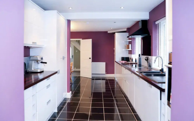 Hassocks Hideaway With Parking Garden