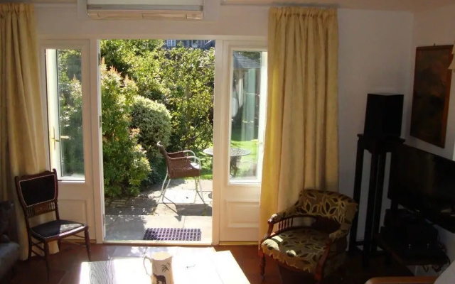 XV Albert Place