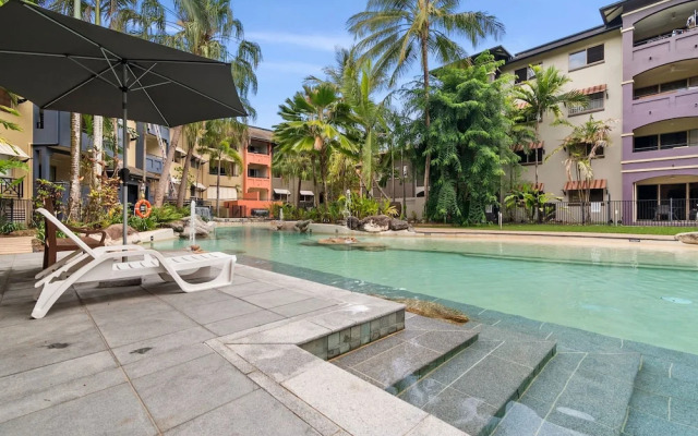 Lux Cairns - 9 Pools BBQ and Gym