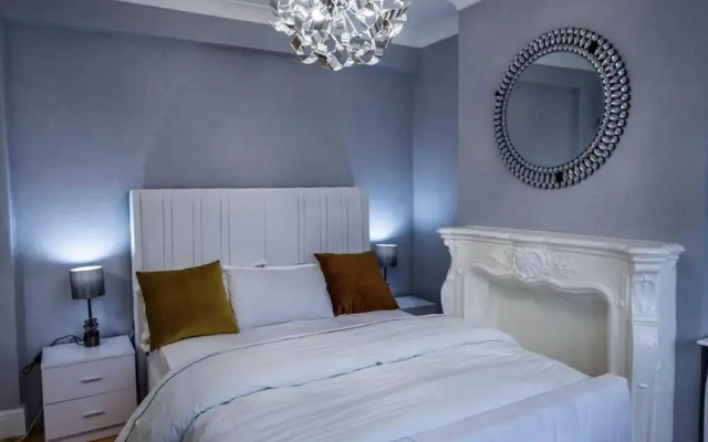 3 Bed House - Sleeps 6 With Free Parking