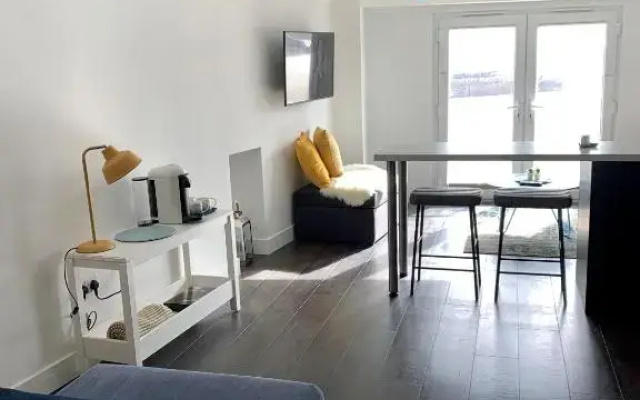 Modern studio apartment with stunning views!