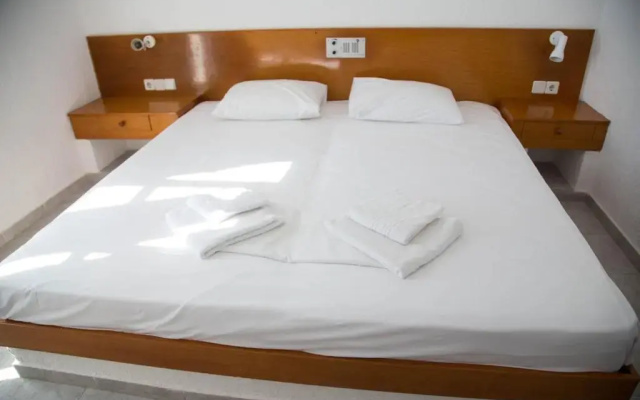 Artemis Hotel