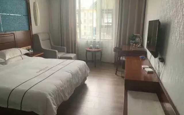 Nujiang Holiday Hotel