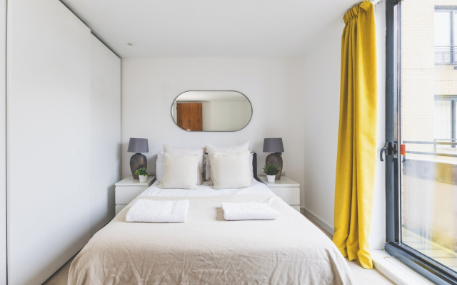 Spacious 3 Bedroom Flat in Kensington