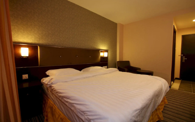 1 City Hotel