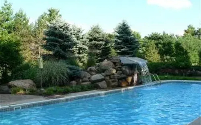 Whispering Oaks Bed & Breakfast