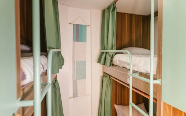 Decem Bed