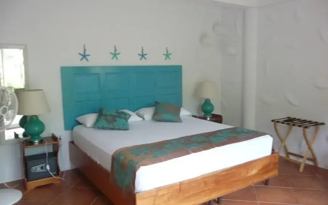 Playa Bluff Hotel