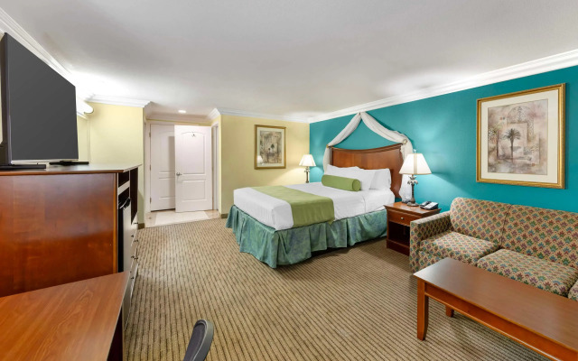 Best Western Harbour Inn & Suites Huntington - Sunset Beach