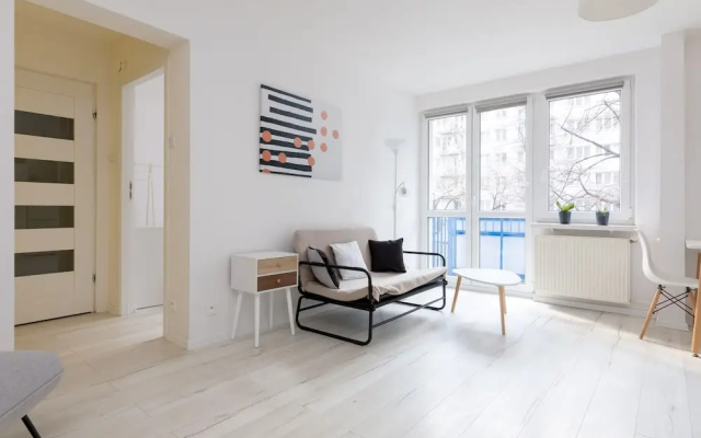 Rondo ONZ Sunny Apartment
