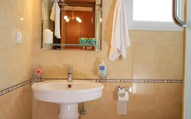 Studio Close To the Beach/ Garden with Jacuzzi & Bbq