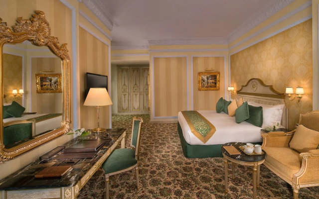 Royal Rose Hotel Abu Dhabi, Curio Collection by Hilton