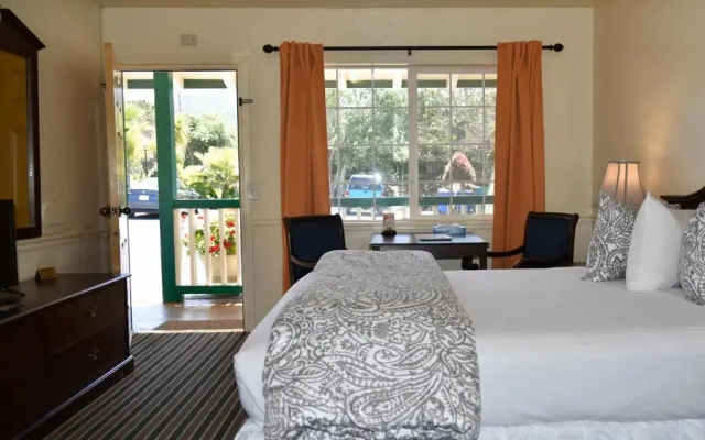 Monterey Pines Inn
