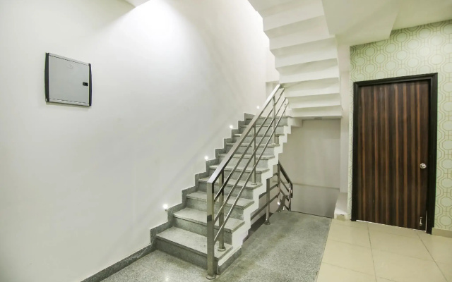 OYO Flagship 76399 Rajouri Garden