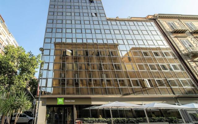 Отель Ibis Styles Palermo Cristal вид на фасад