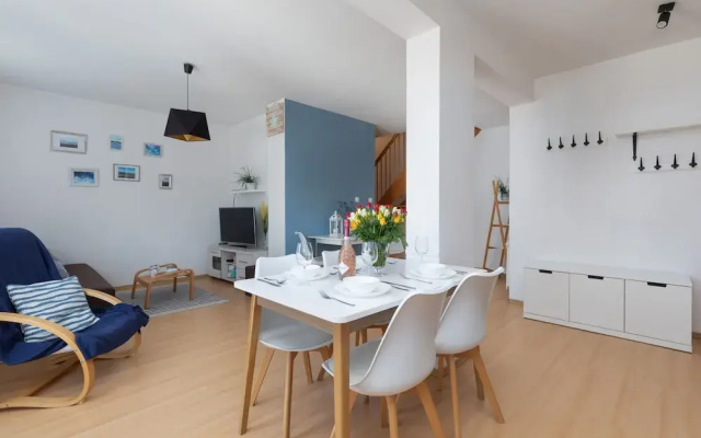 Chrobrego 2-bedroom Apartment by Renters