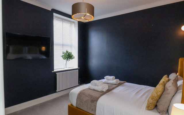The Salisbury Apartment 303