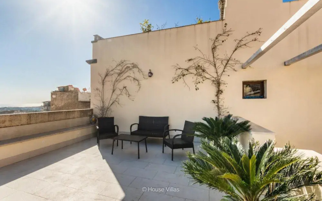 L Escalier Suite in Noto