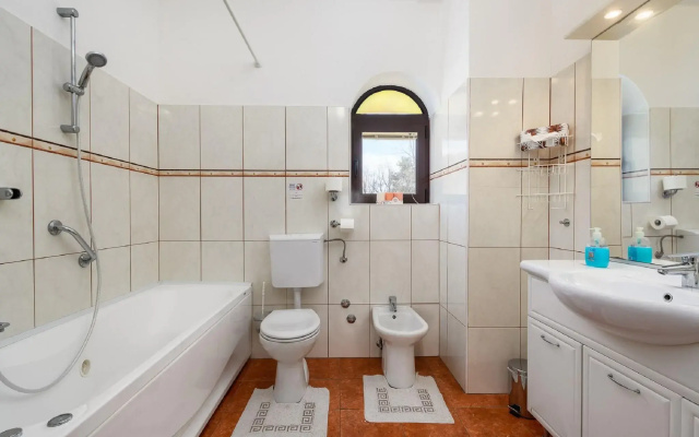 Large villa with private swimming pool and enclosed garden