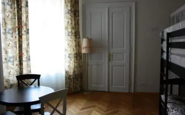 Hostel 12 chairs