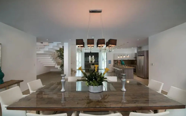 Crown Villas 4 bdrm