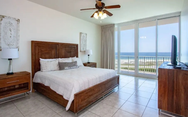 Three Bedroom With Media Room - Unit Crdph15