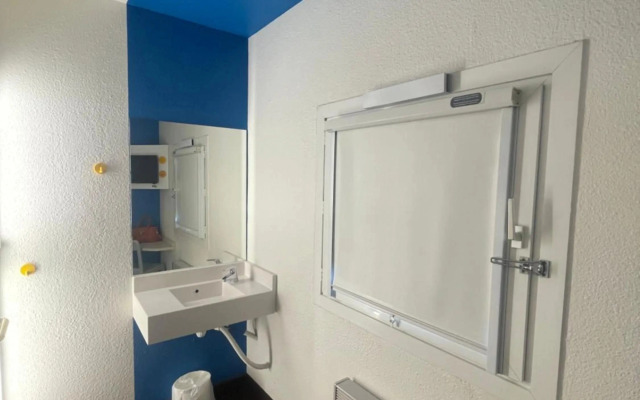 Unisotel Bollene A7 Ex-Hotel F1