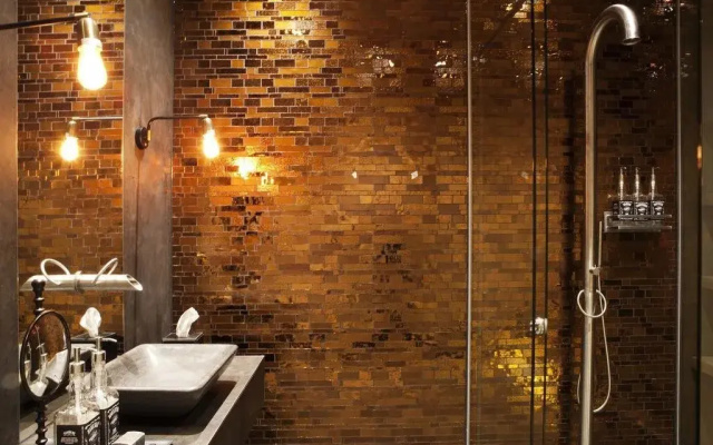 Manzo's Suites