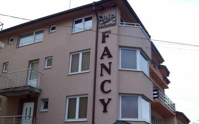 Family Hotel Fancy вид на фасад