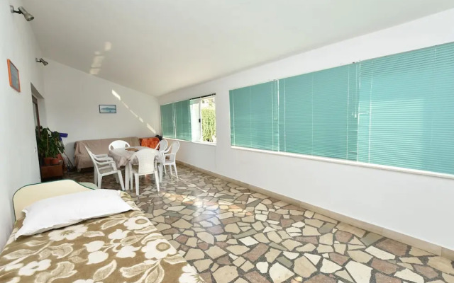 Apartments and Room Mate-mare