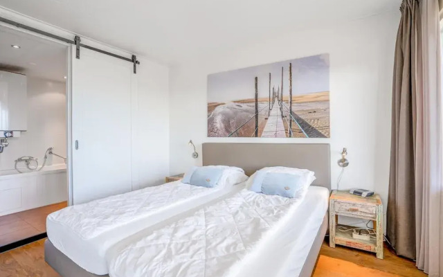 2 Person Apartment With Island View