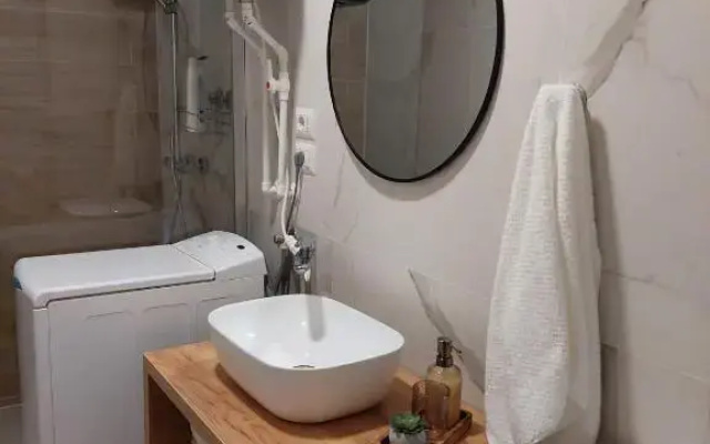 Ela's apartment