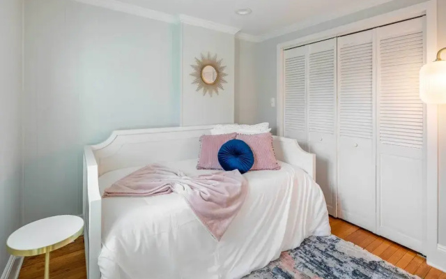 'brooke House' In The Heart of Downtown w/ Patio!