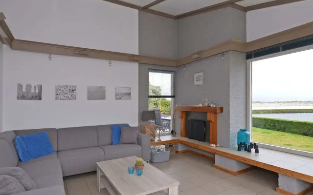 Modern Furnished Detached Bungalow, Located on the Marina