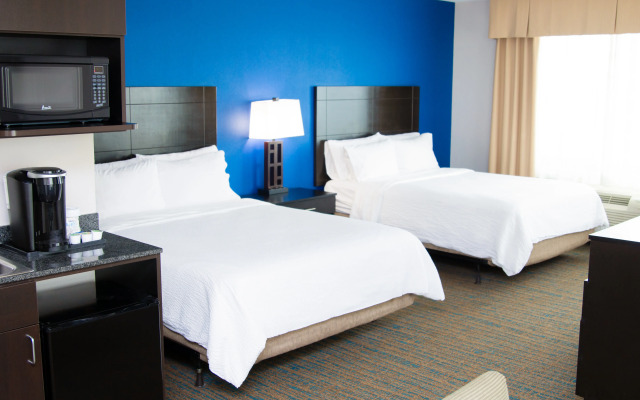 Holiday Inn Express & Suites Bakersfield Airport by IHG