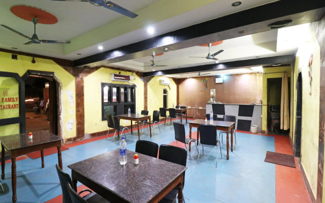 OYO 18508 Hotel Shreya